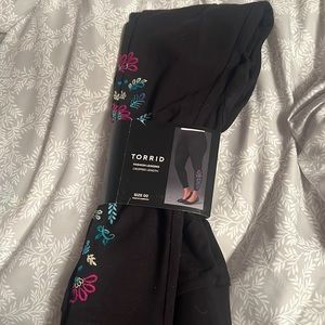 Cropped embroidered leggings